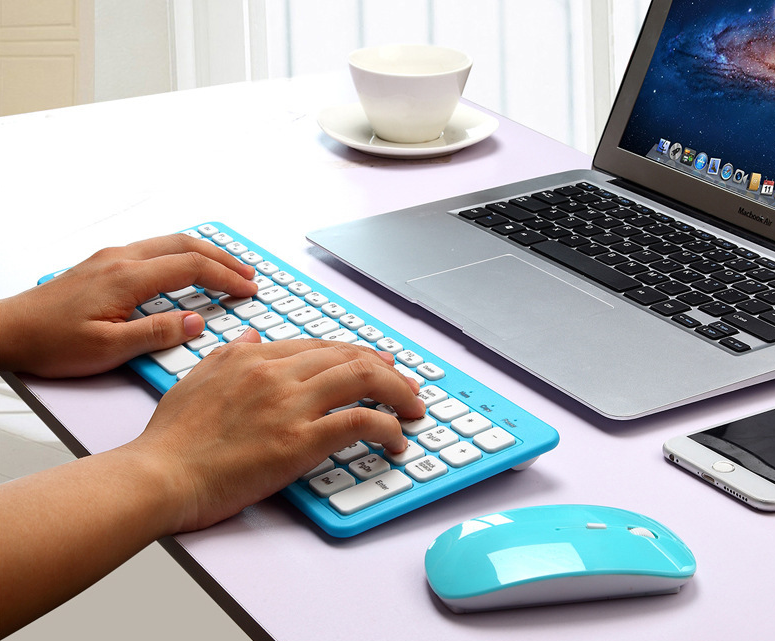 Wireless keyboard and mouse set