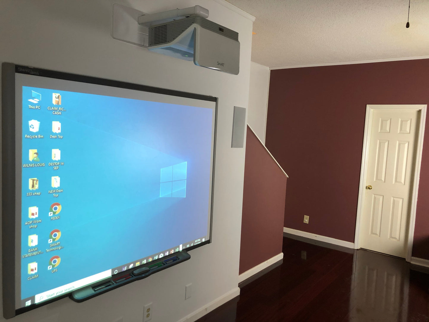 Smart Board, interactive whiteboard in use.